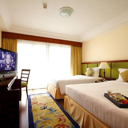 Kalim Resort Patong Exteriör bild