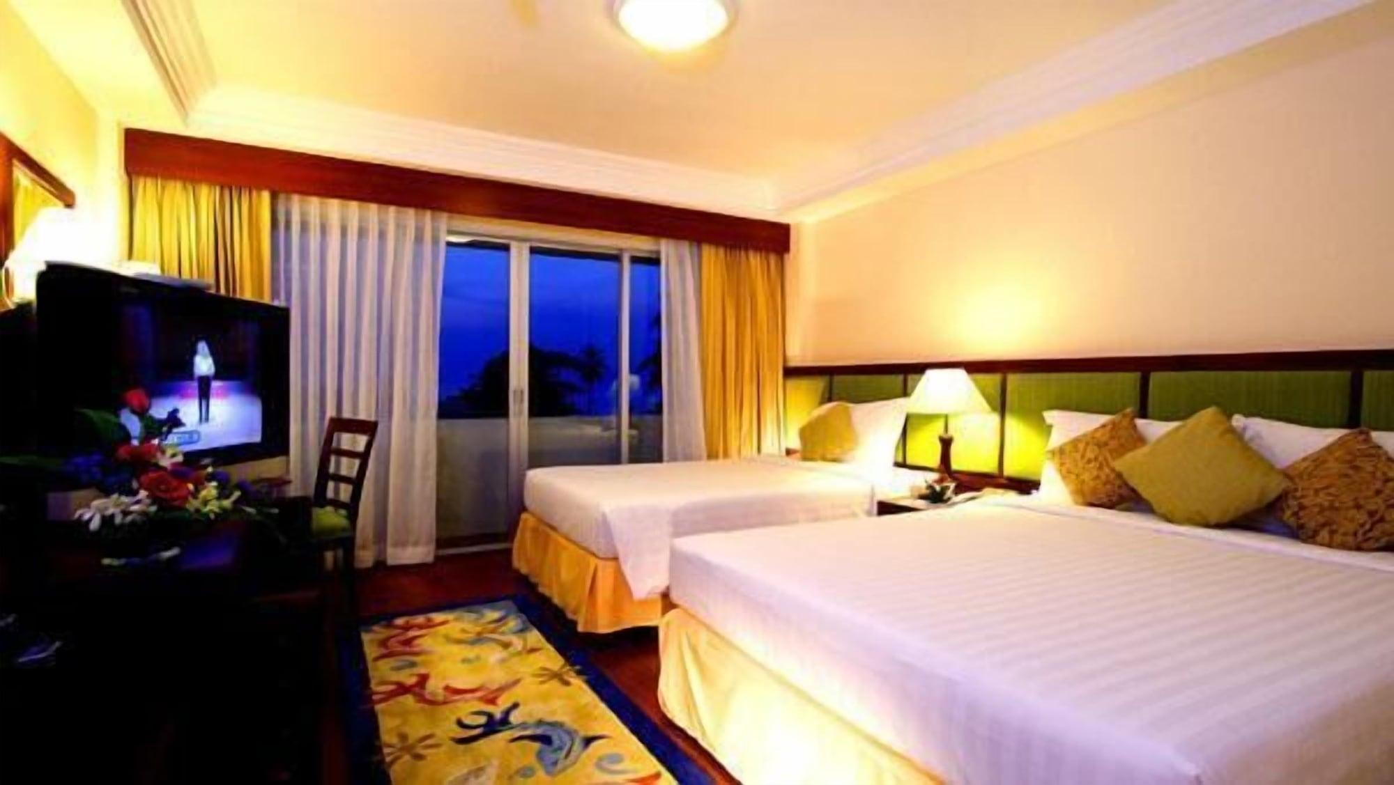 Kalim Resort Patong Exteriör bild