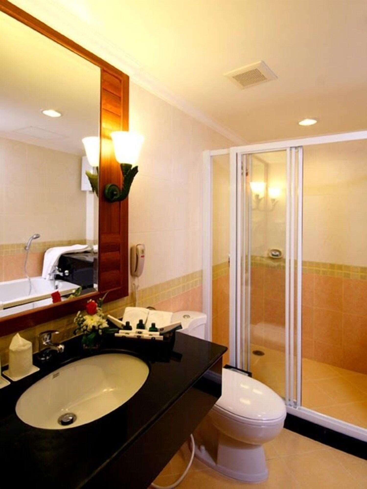 Kalim Resort Patong Exteriör bild