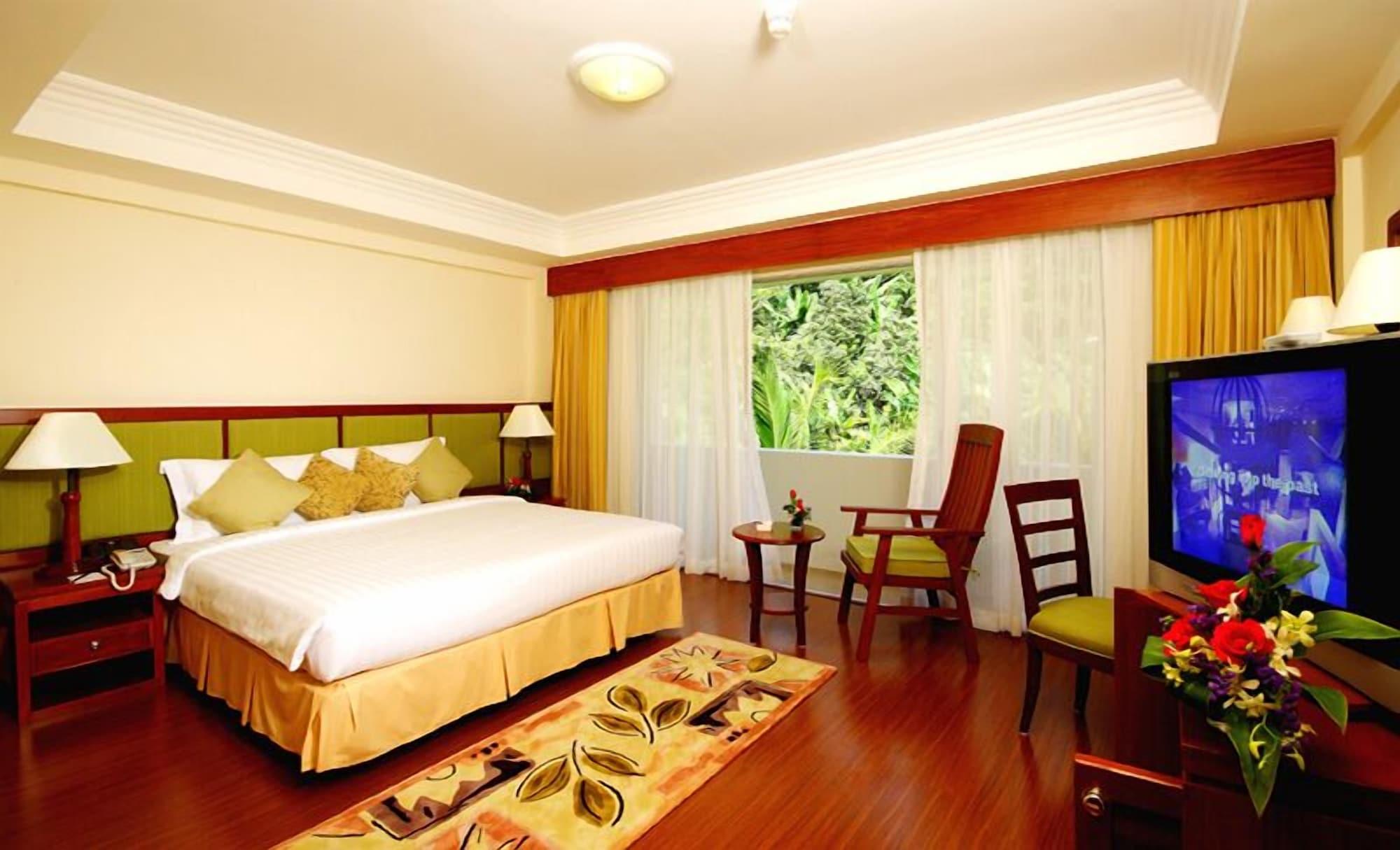 Kalim Resort Patong Exteriör bild