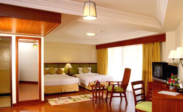 Kalim Resort Patong Exteriör bild
