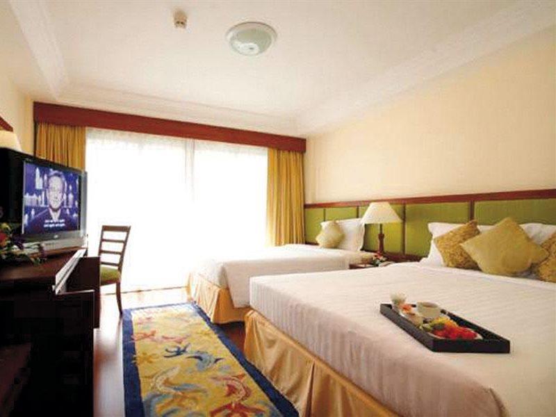 Kalim Resort Patong Exteriör bild