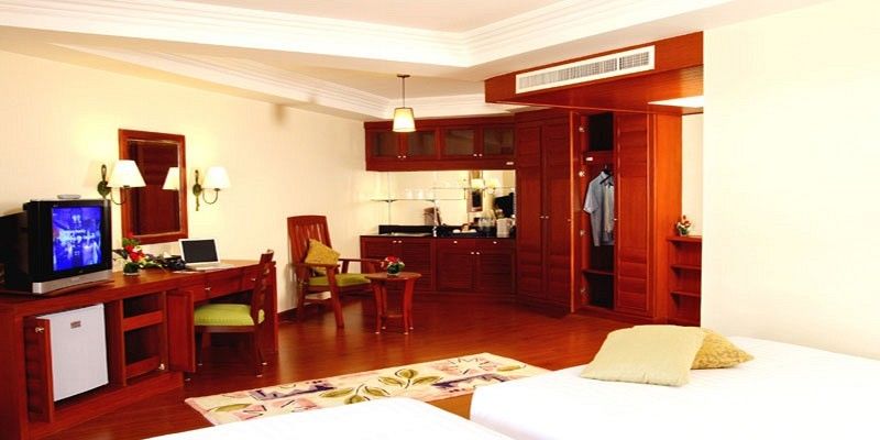 Kalim Resort Patong Exteriör bild