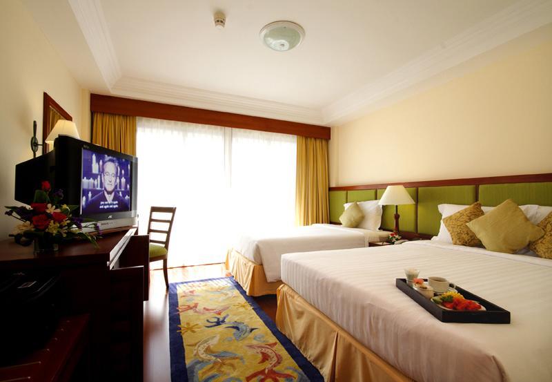 Kalim Resort Patong Exteriör bild